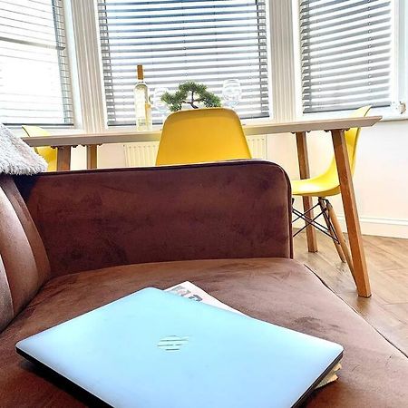Beautiful Space Stylish And Modern! Perfect Location Blackpool Bagian luar foto