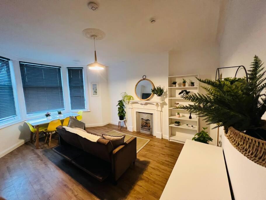Beautiful Space Stylish And Modern! Perfect Location Blackpool Bagian luar foto