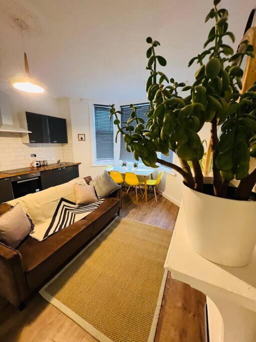 Beautiful Space Stylish And Modern! Perfect Location Blackpool Bagian luar foto