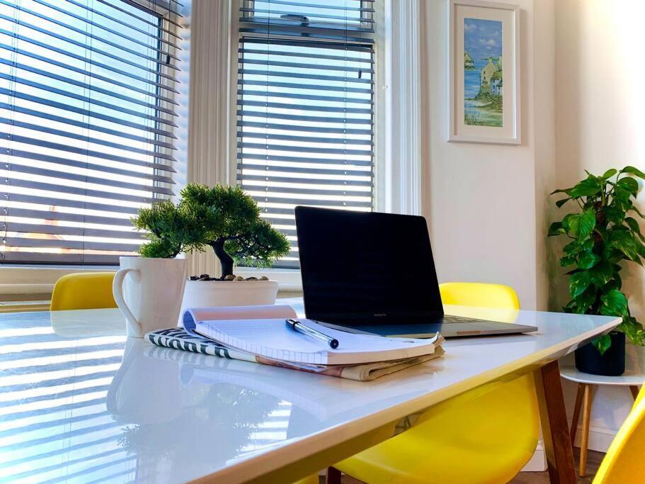 Beautiful Space Stylish And Modern! Perfect Location Blackpool Bagian luar foto